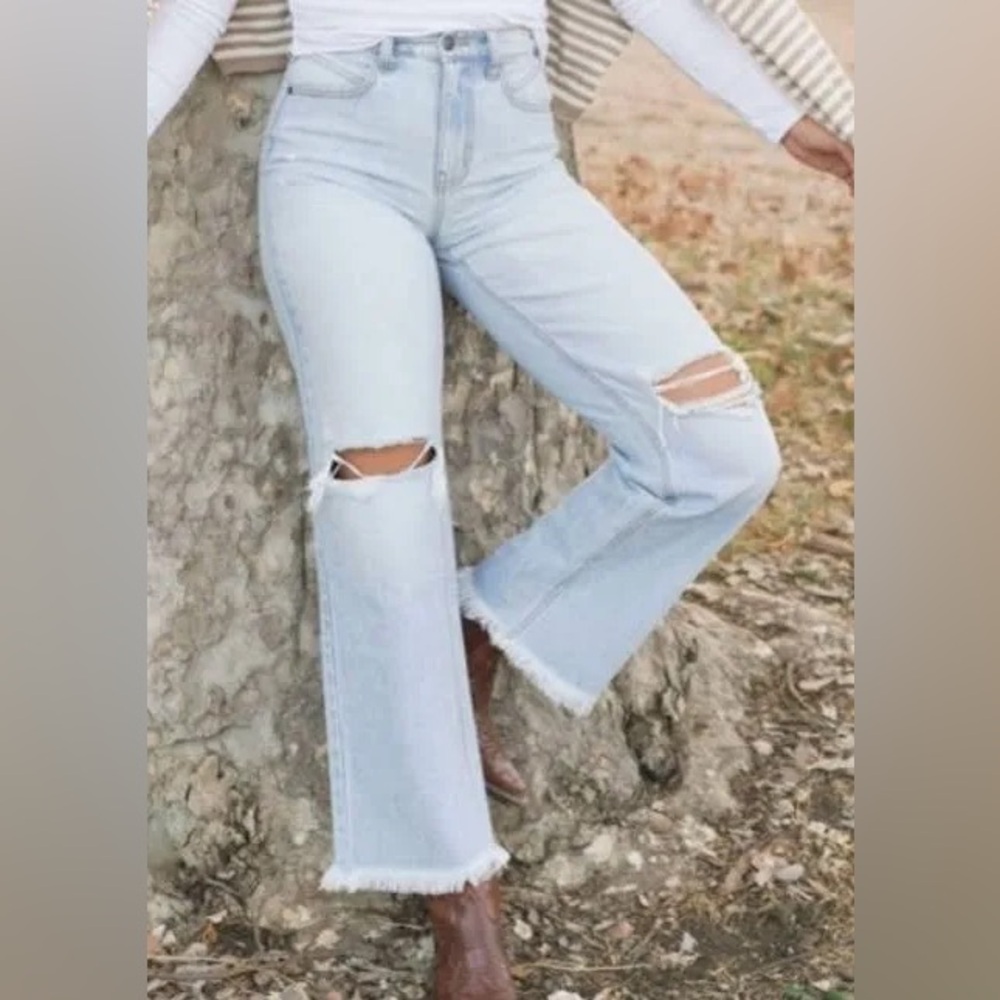 NWT CARLY JEAN LOS ANGELES CJLA MALIBU Distressed Light Blue Jeans